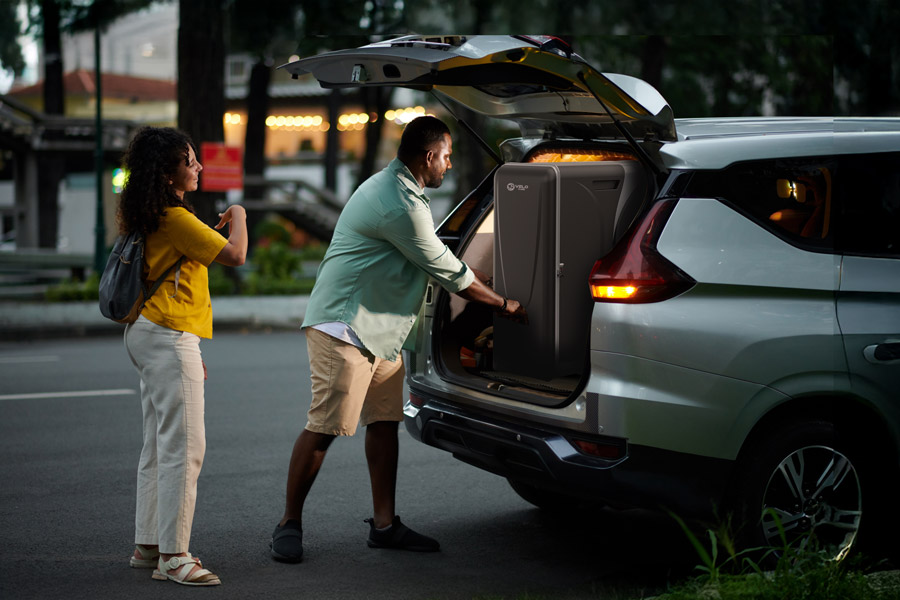 loading case into car